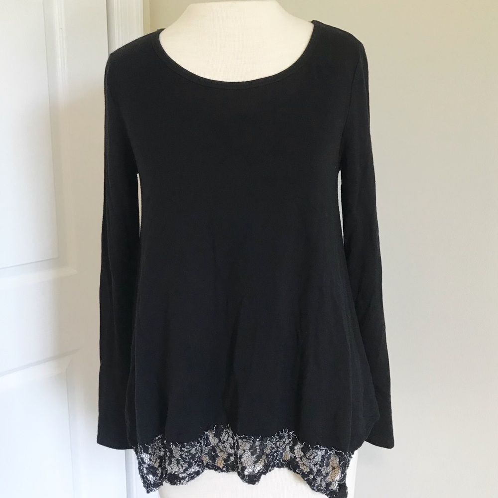 Francesca’s black swing top with lace hem